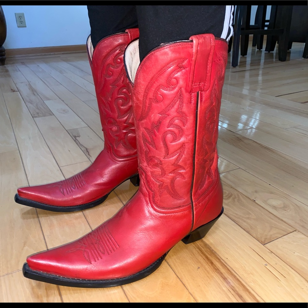 Cowgirl boots size 9